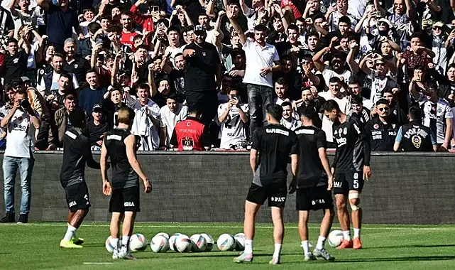 Beşiktaş, hazırlıklarını taraftara açık sürdürdü