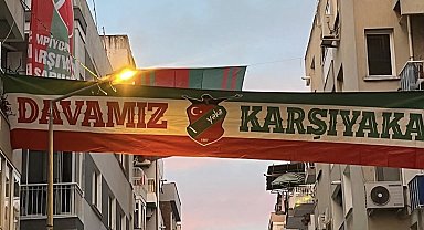 Karşıyaka bayraklarla donatıldı