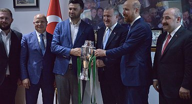 Bakan Bak: Bursaspor'u, Süper Lig'de görmek istiyoruz